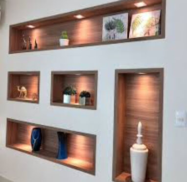 Muros de exhibición combinación madera y tablaroca